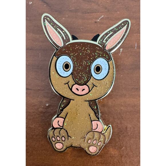 Garyvee Veefriends Road to Veecon Articulate Armadillo Shimmer pin Multiple Avai - Picture 1 of 6